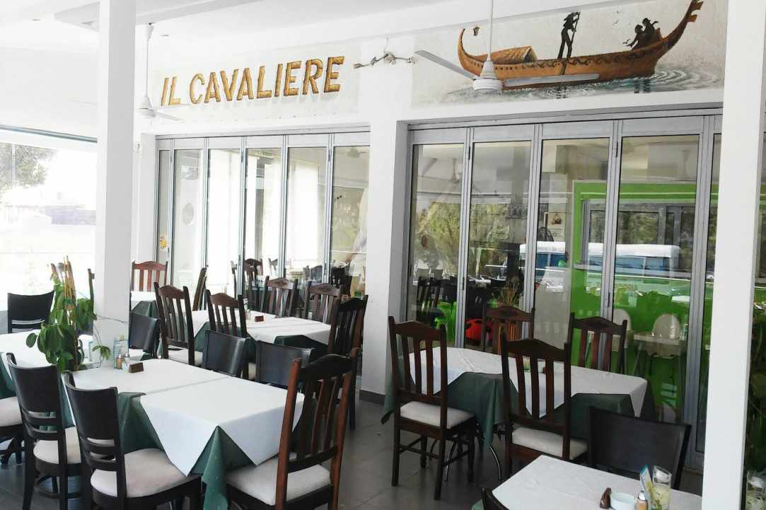 Μια ξεχωριστή βραδιά στο Il Cavaliere Restaurant με υπέροχο φαγητό και ζωντανή μουσική!