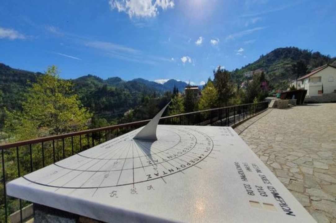 Το Εμβληματικό Ηλιακό Ρολόι στο χωριό Κυπερούντα