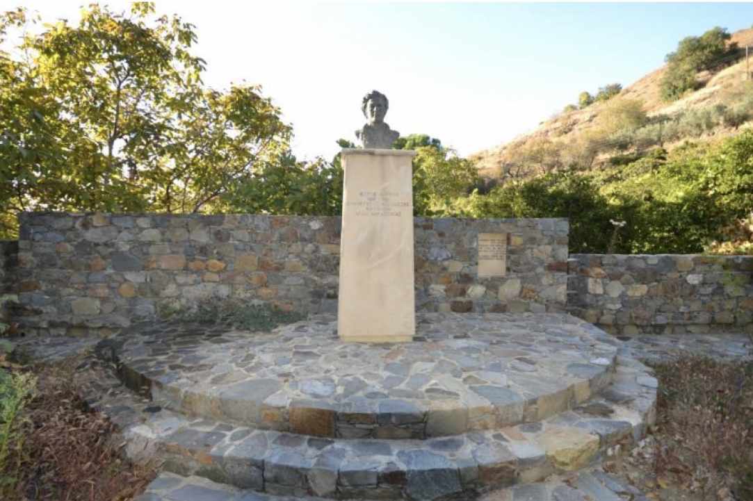 Μάνος Λοΐζος
