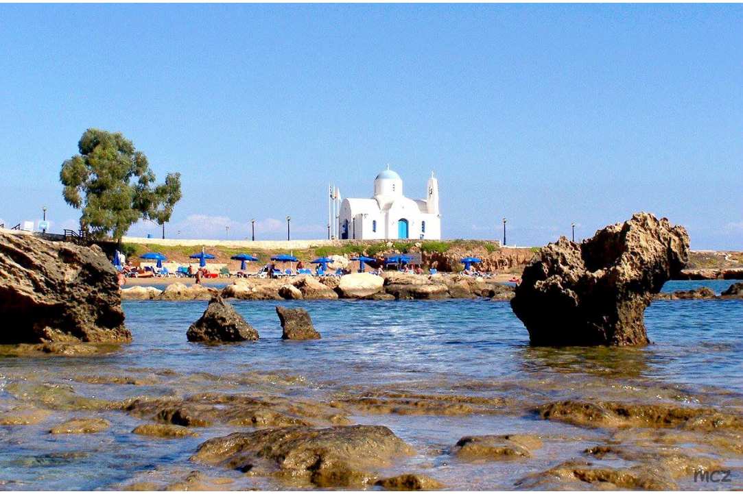 Eating fresh fish right on the beach feels like paradise!