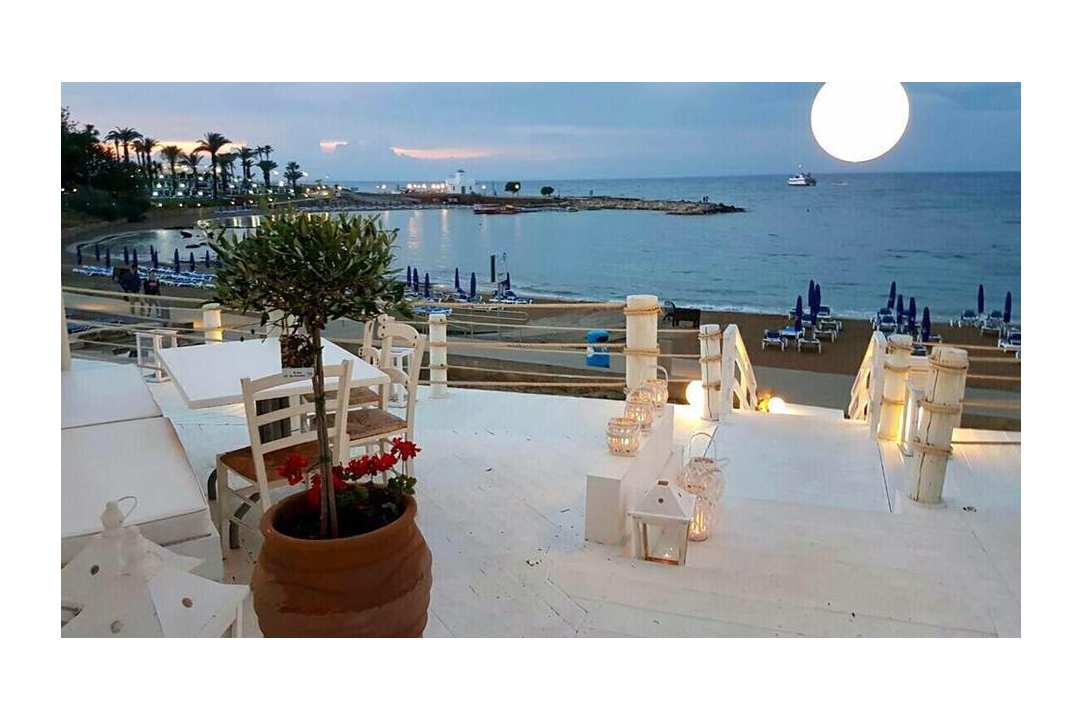 Eating fresh fish right on the beach feels like paradise!