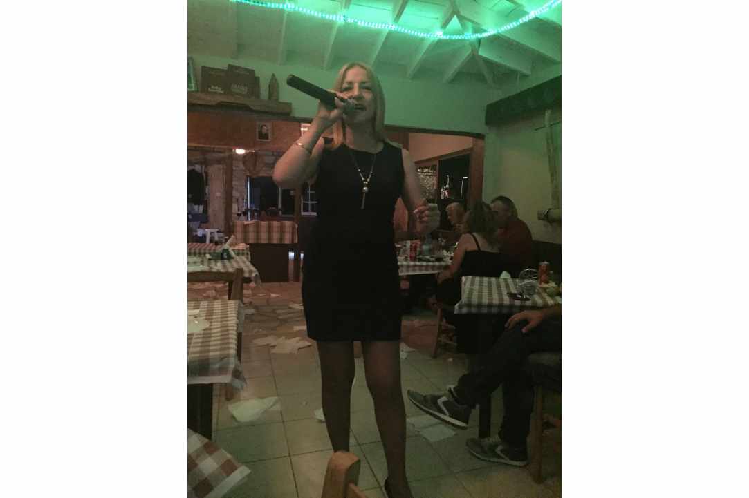 Have fun with live music, very delicious food and drinks, at very reasonable prices!