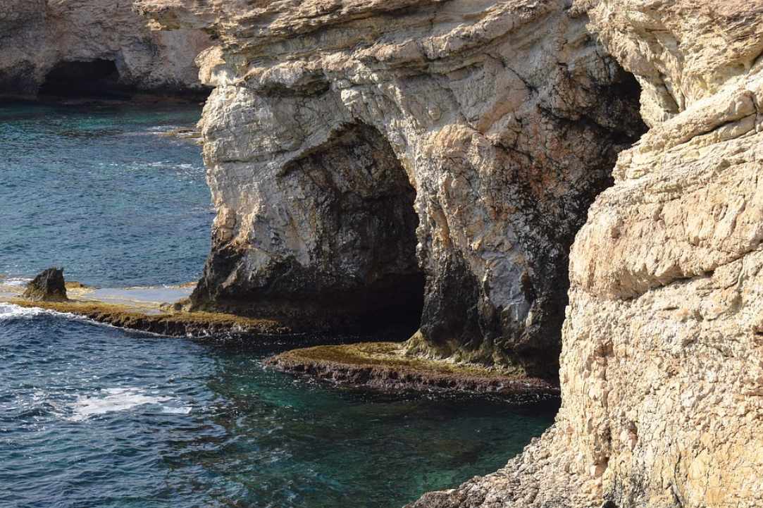 Οι Θαλασσινές Σπηλιές, Τα «Παλάτια» της Αγίας Νάπας
