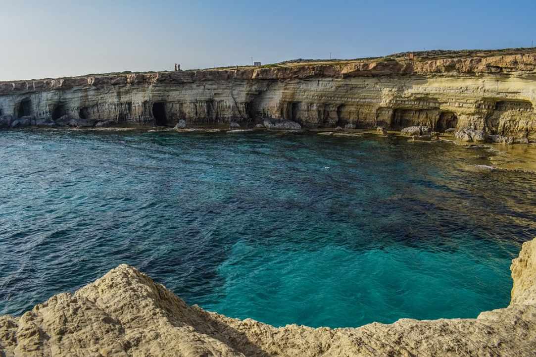 Οι Θαλασσινές Σπηλιές, Τα «Παλάτια» της Αγίας Νάπας