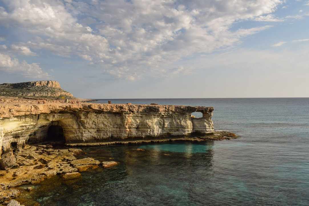 Οι Θαλασσινές Σπηλιές, Τα «Παλάτια» της Αγίας Νάπας