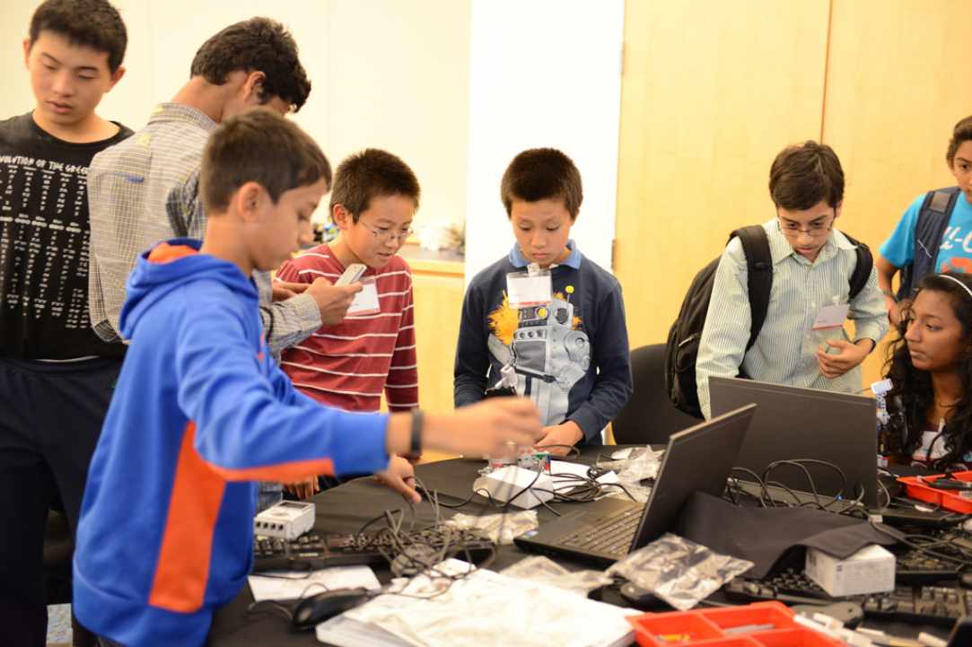 A series of multidisciplinary workshops for children aiming at developing knowledge and experience!