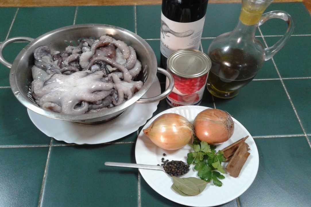 Oktapus in red wine – “Ktapodaki krasato kathisto”