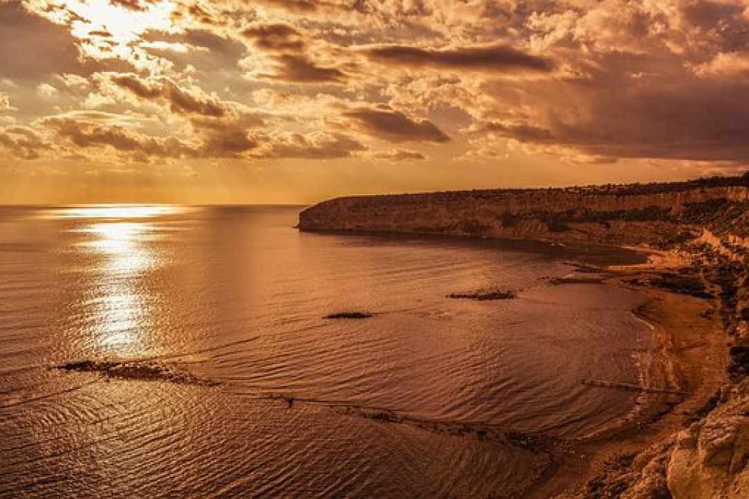 Κύπρος μου χιλιοτραγουδισμένη.....της αγάπης και του ονείρου