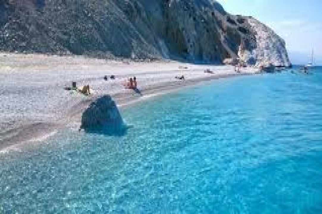 Είναι η ωραιότερη παραλία των Σποράδων
