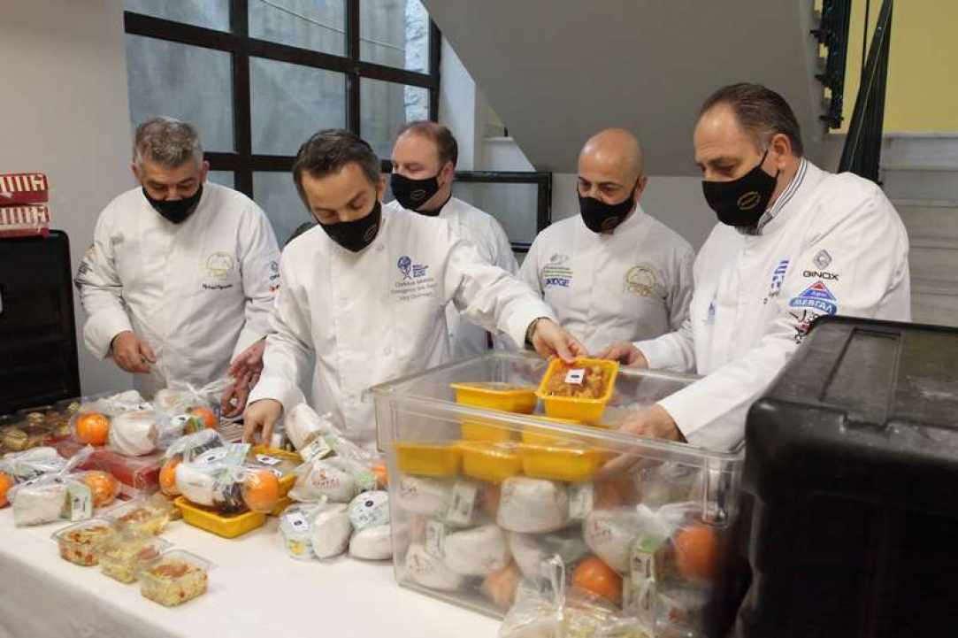 300 μερίδες φαγητού