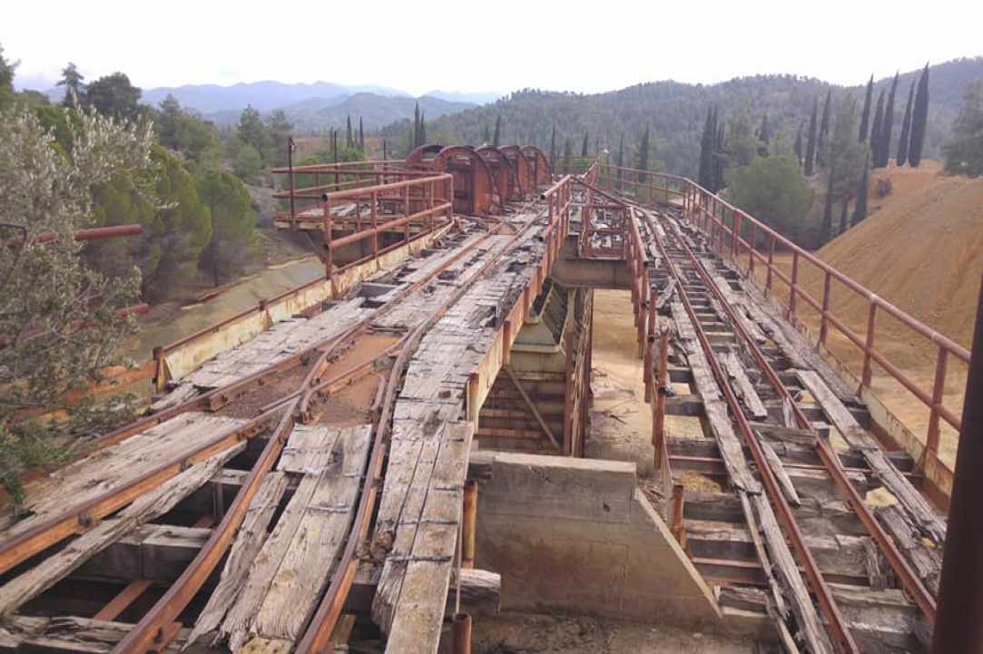 Τα Μεταλλεία Κοκκινοπεζούλας - Κοκκινόγειας και η Κόκκινη λίμνη του Μιτσερού
