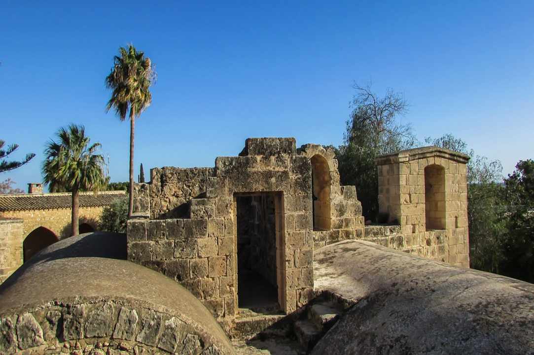 Η Λαϊκή παράδοση αποτυπώνει την ιστορία του Μεσαιωνικού Μοναστηριού της Αγίας Νάπας