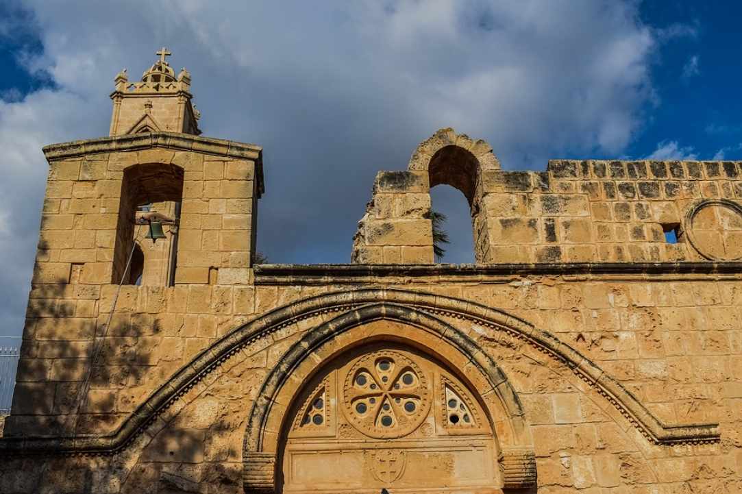 Η Λαϊκή παράδοση αποτυπώνει την ιστορία του Μεσαιωνικού Μοναστηριού της Αγίας Νάπας gallery image 1