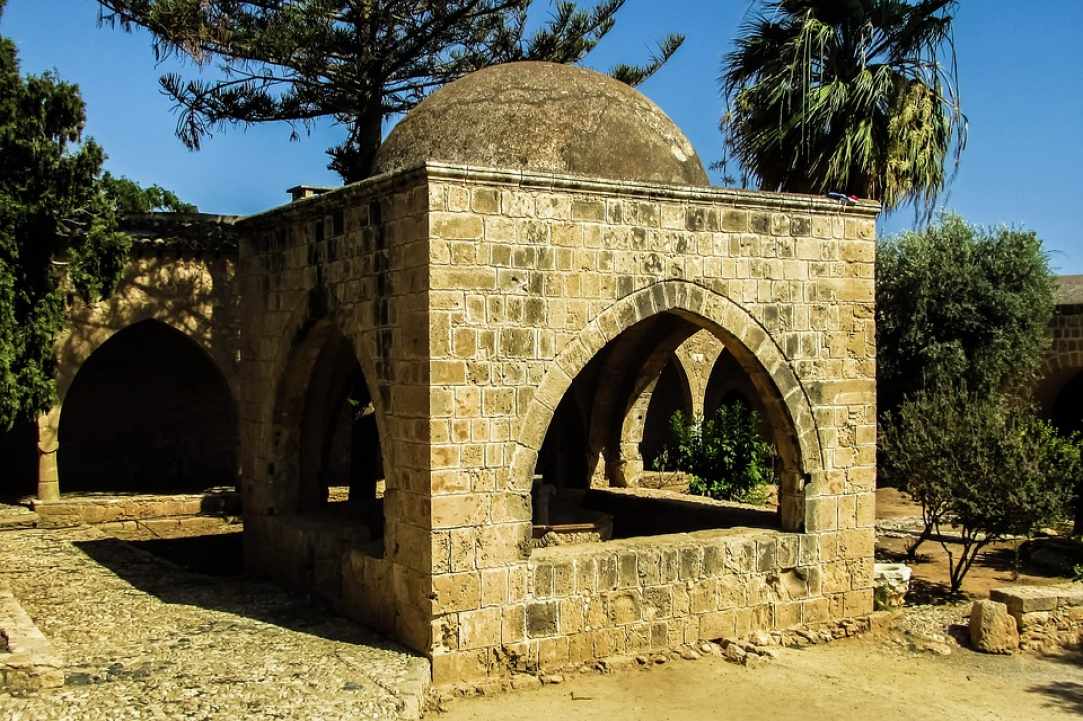 Η Λαϊκή παράδοση αποτυπώνει την ιστορία του Μεσαιωνικού Μοναστηριού της Αγίας Νάπας gallery image 4