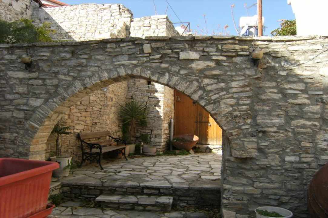 Οι Καμάρες στους δρόμους των Λευκάρων