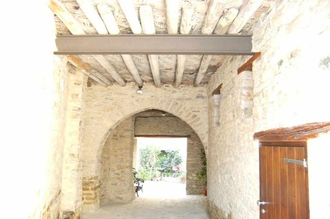Οι Καμάρες στους δρόμους των Λευκάρων