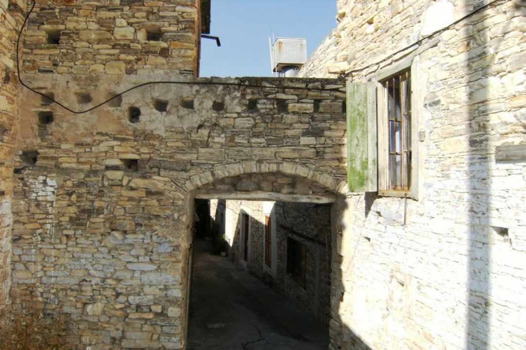 Οι Καμάρες στους δρόμους των Λευκάρων