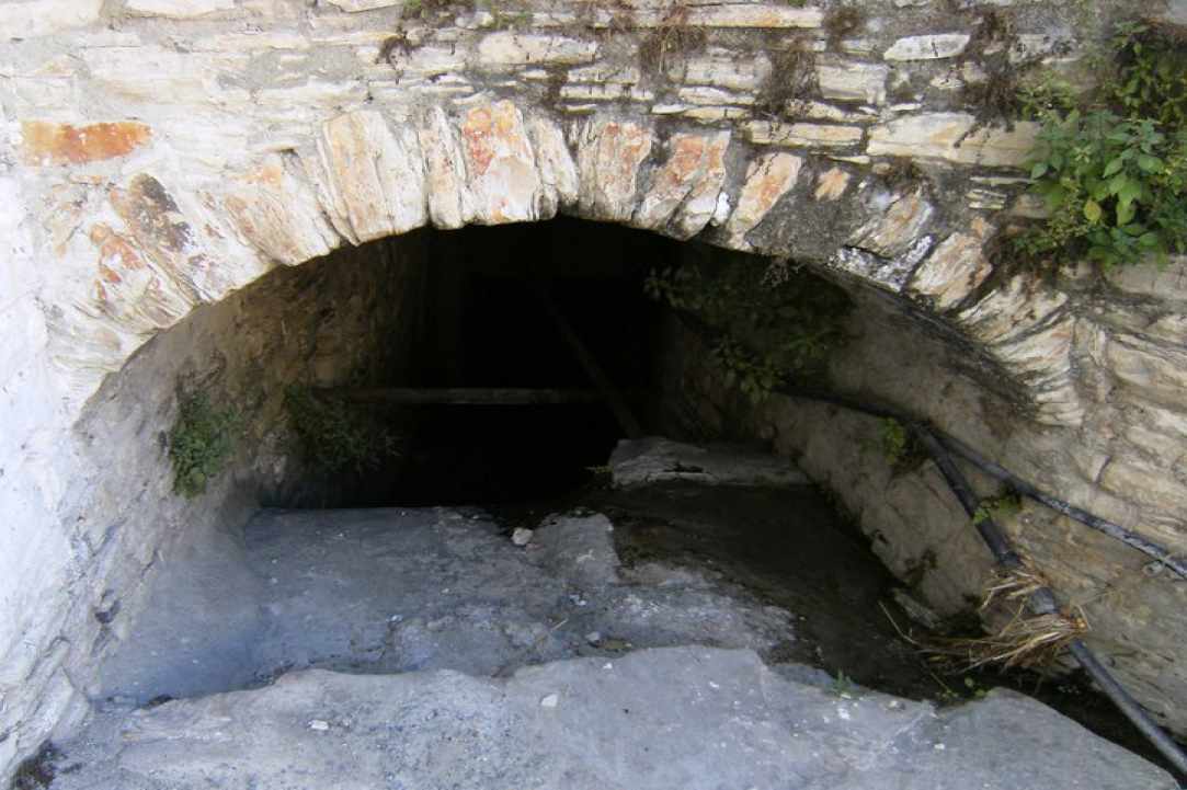 Οι Καμάρες στους δρόμους των Λευκάρων