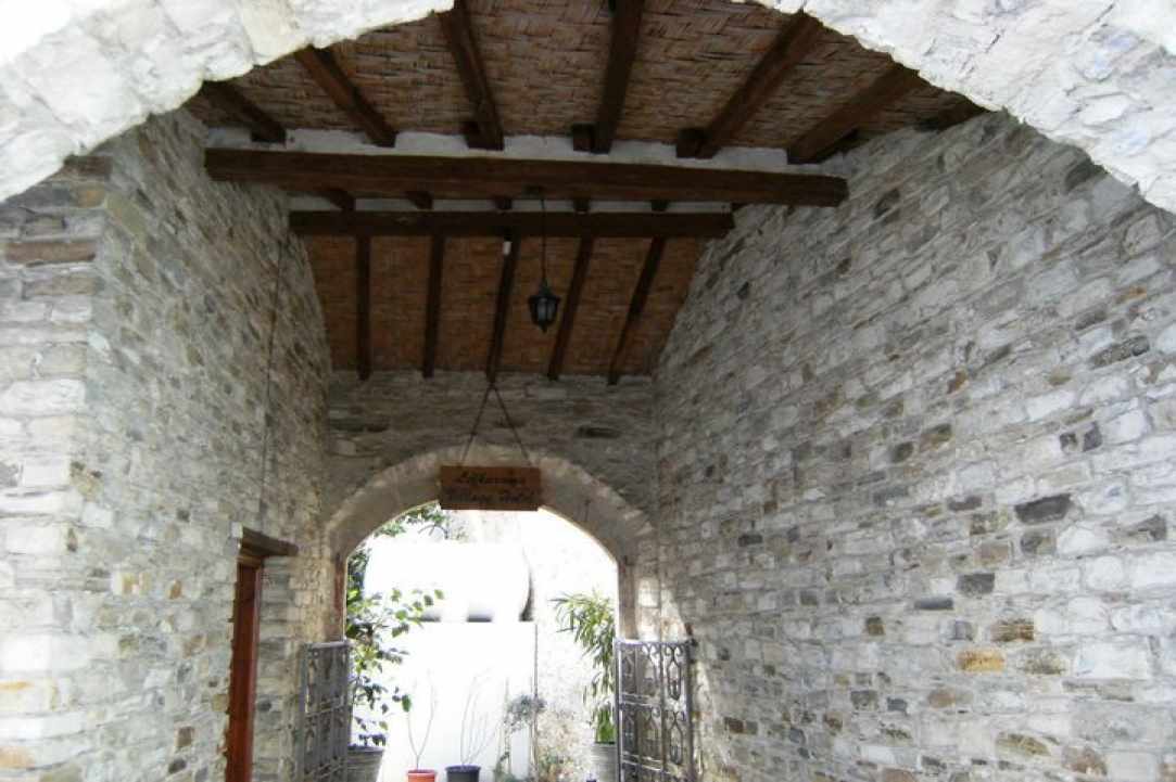 Οι Καμάρες στους δρόμους των Λευκάρων