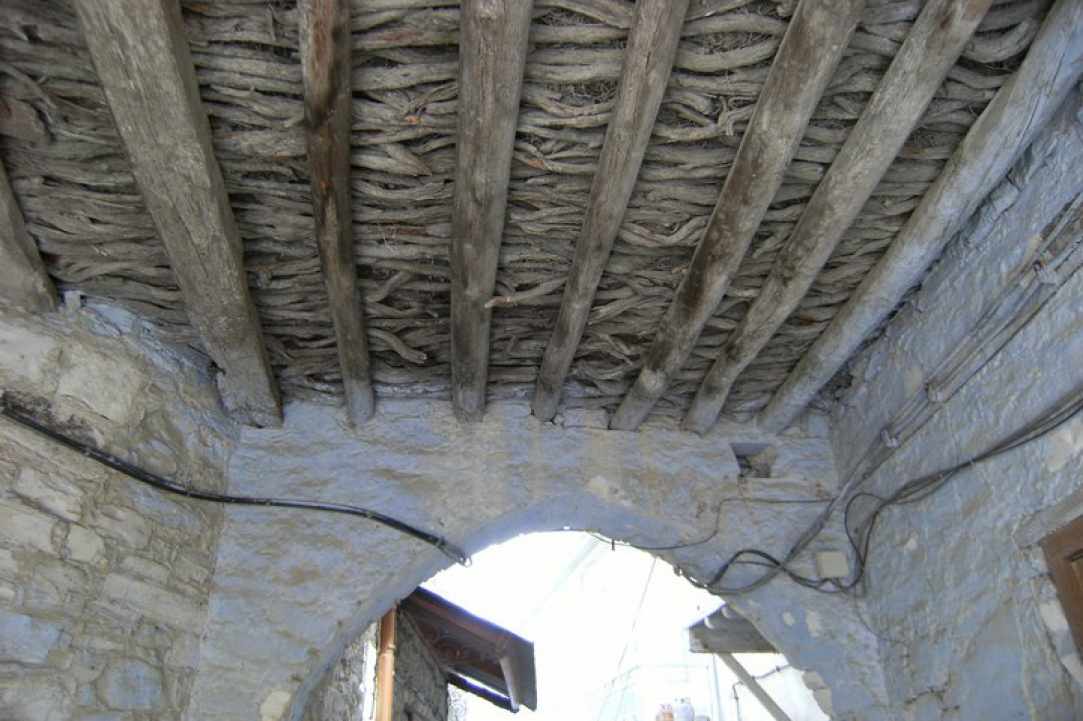 Οι Καμάρες στους δρόμους των Λευκάρων