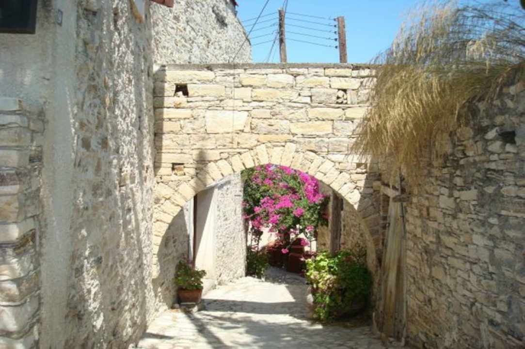 Οι Καμάρες στους δρόμους των Λευκάρων