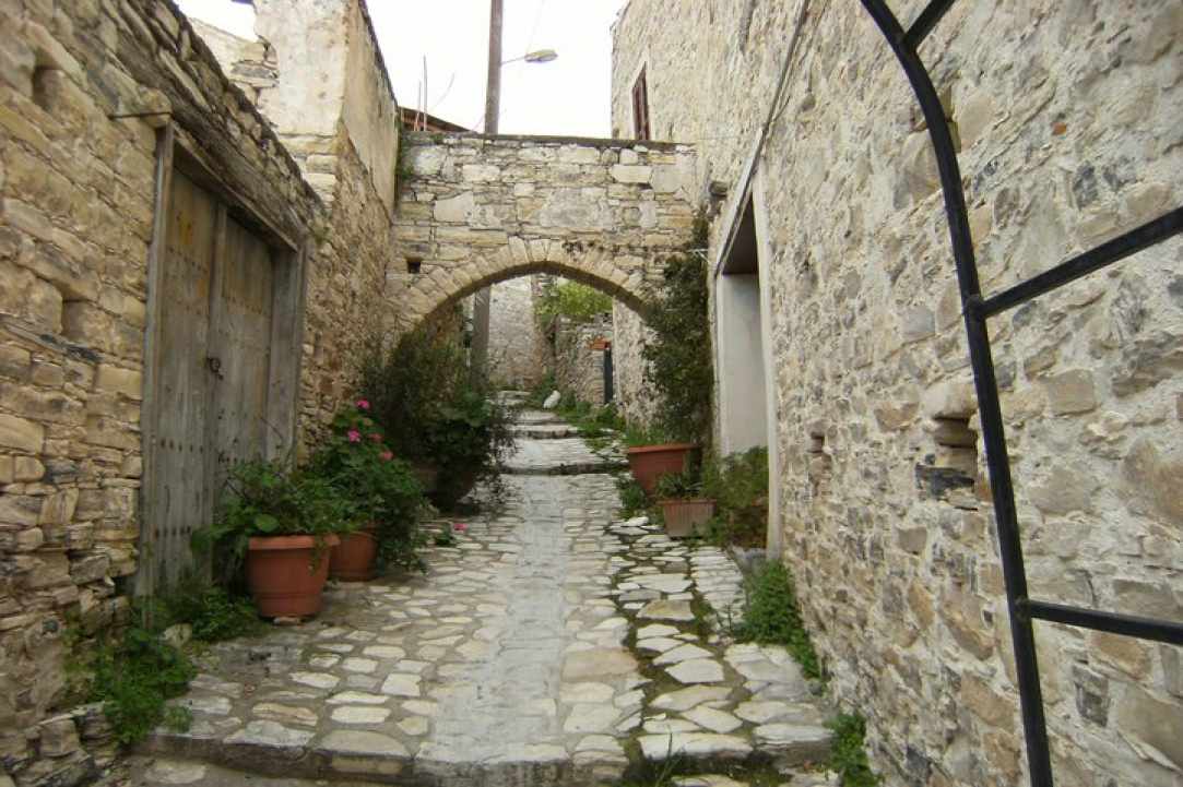 Οι Καμάρες στους δρόμους των Λευκάρων