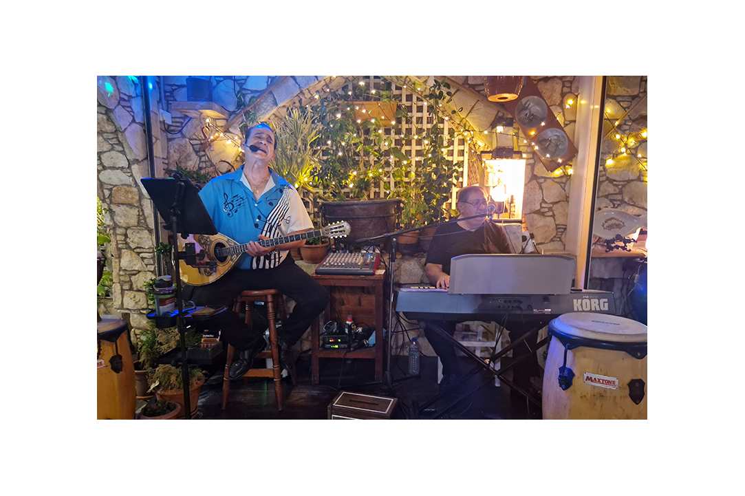 Let's visit a tavern with live music