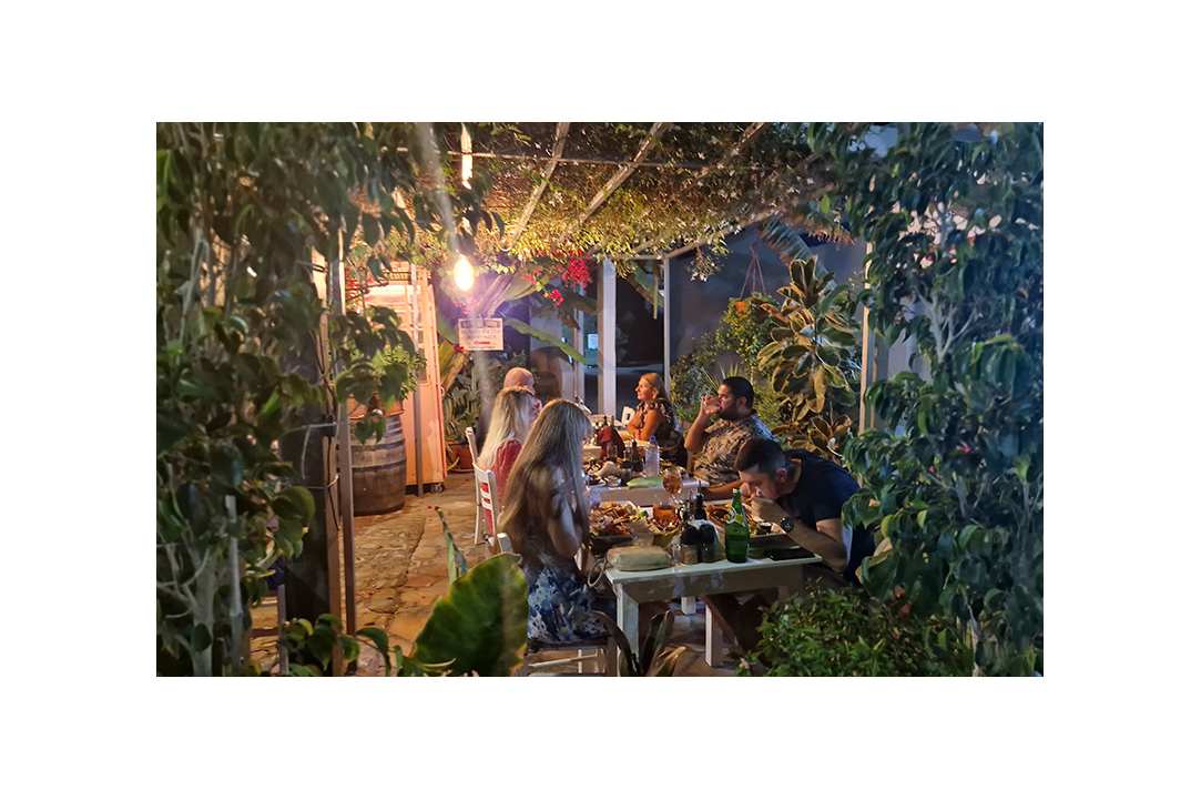 Let's visit a tavern with live music