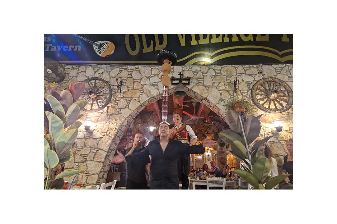 Let's visit a tavern with live music gallery image 2