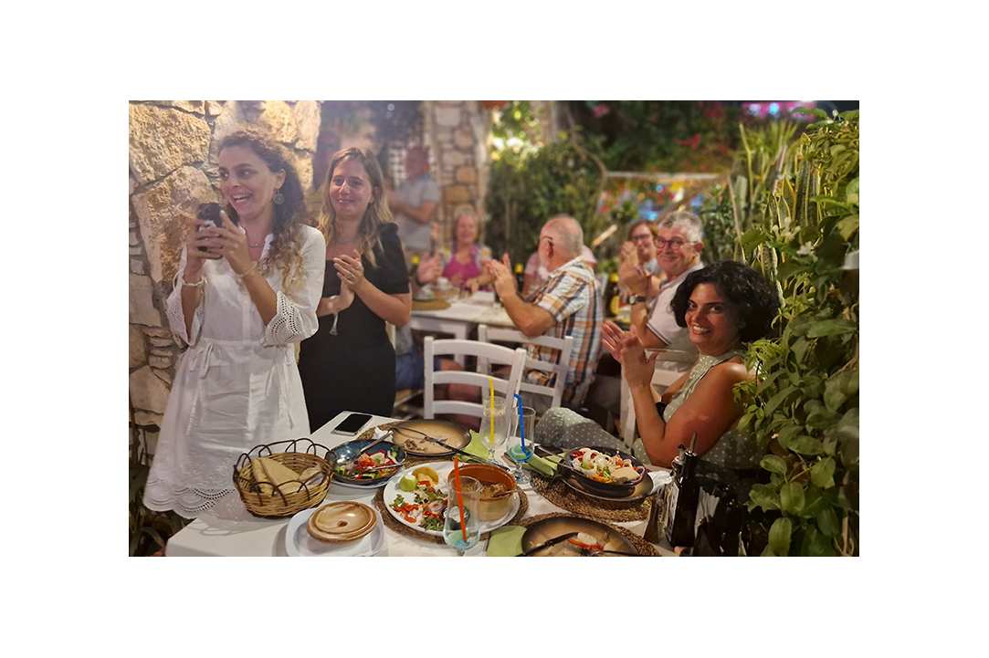 Let's visit a tavern with live music