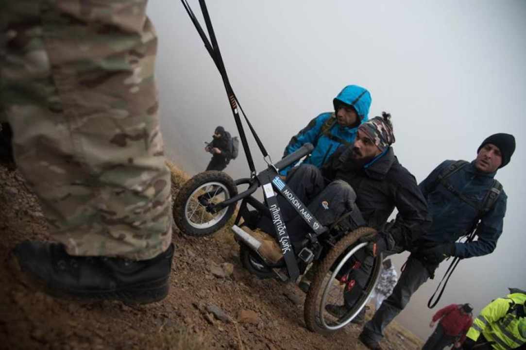 The Cypriot paraplegic who managed to climb to the top of Olympus in a wheelchair!