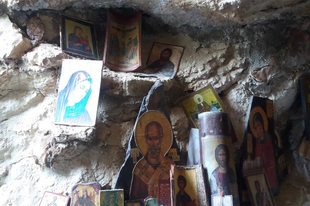 Εξωκλήσι και σπηλιά Παναγίας Ευαγγελίστριας