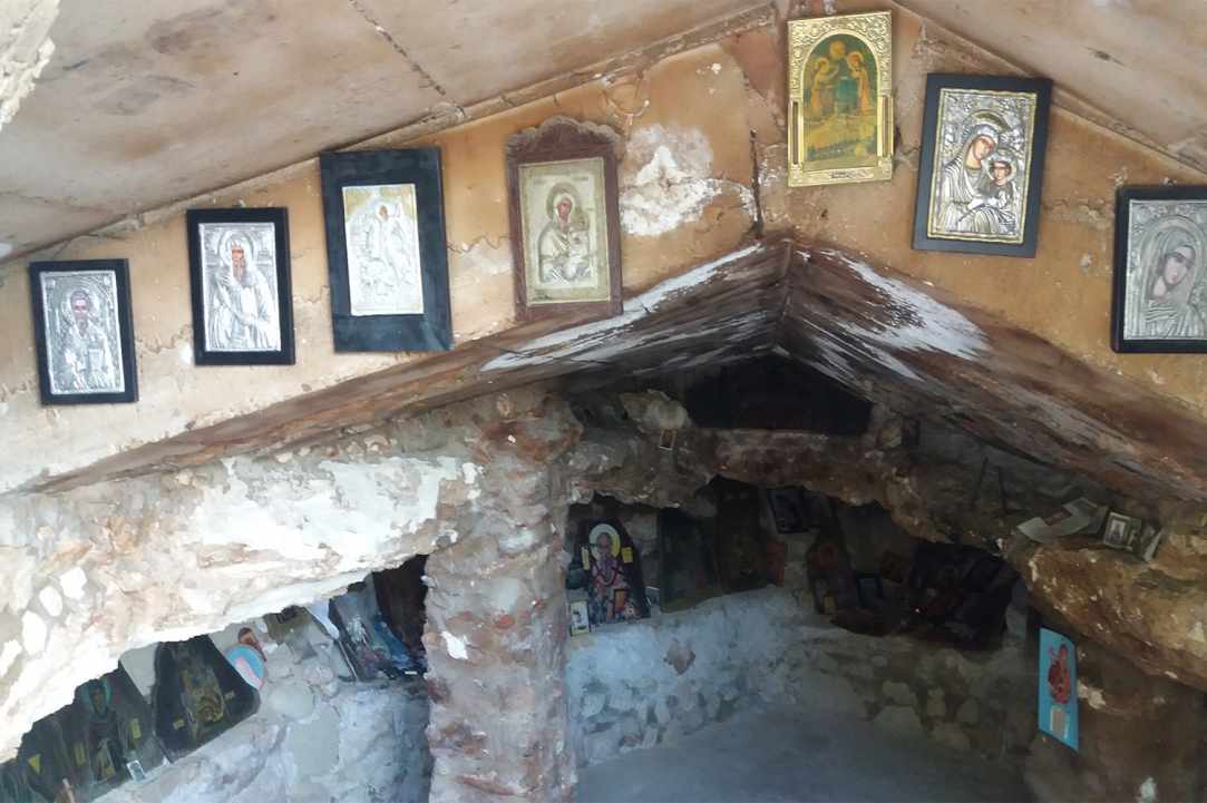 Εξωκλήσι και σπηλιά Παναγίας Ευαγγελίστριας