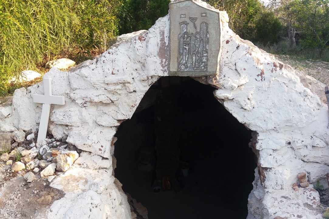 Εξωκλήσι και σπηλιά Παναγίας Ευαγγελίστριας