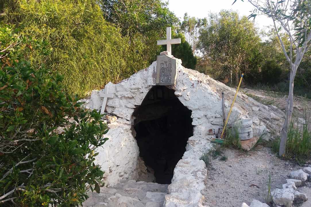 Εξωκλήσι και σπηλιά Παναγίας Ευαγγελίστριας