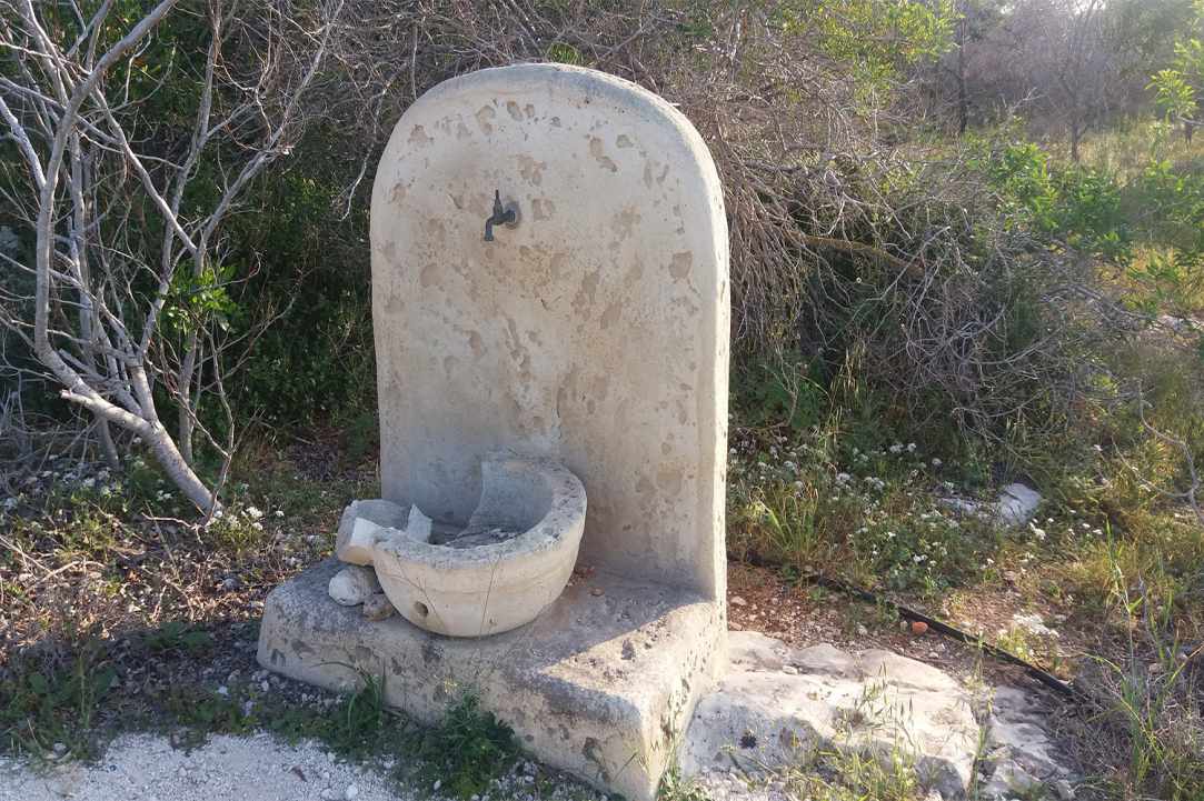 Εξωκλήσι και σπηλιά Παναγίας Ευαγγελίστριας