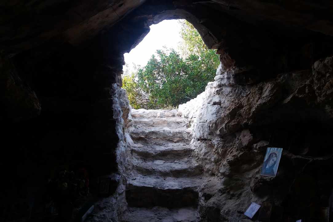 Εξωκλήσι και σπηλιά Παναγίας Ευαγγελίστριας