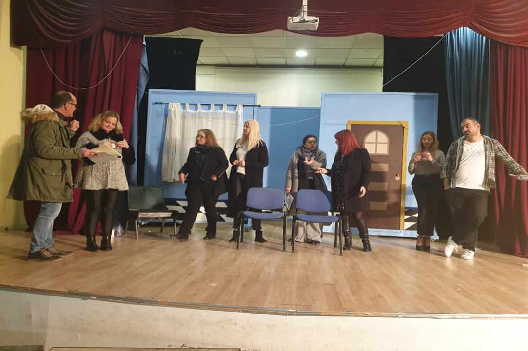 «Παράσταση χωρίς τέλος»