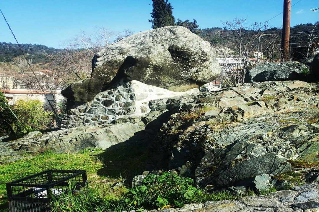 Η Πέτρα του Ανδρογύνου στην Κακοπετριά 