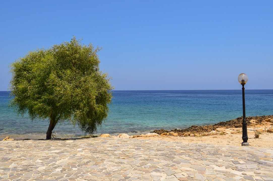 Ο Παραλιακός Πεζόδρομος Του Πρωταρά 