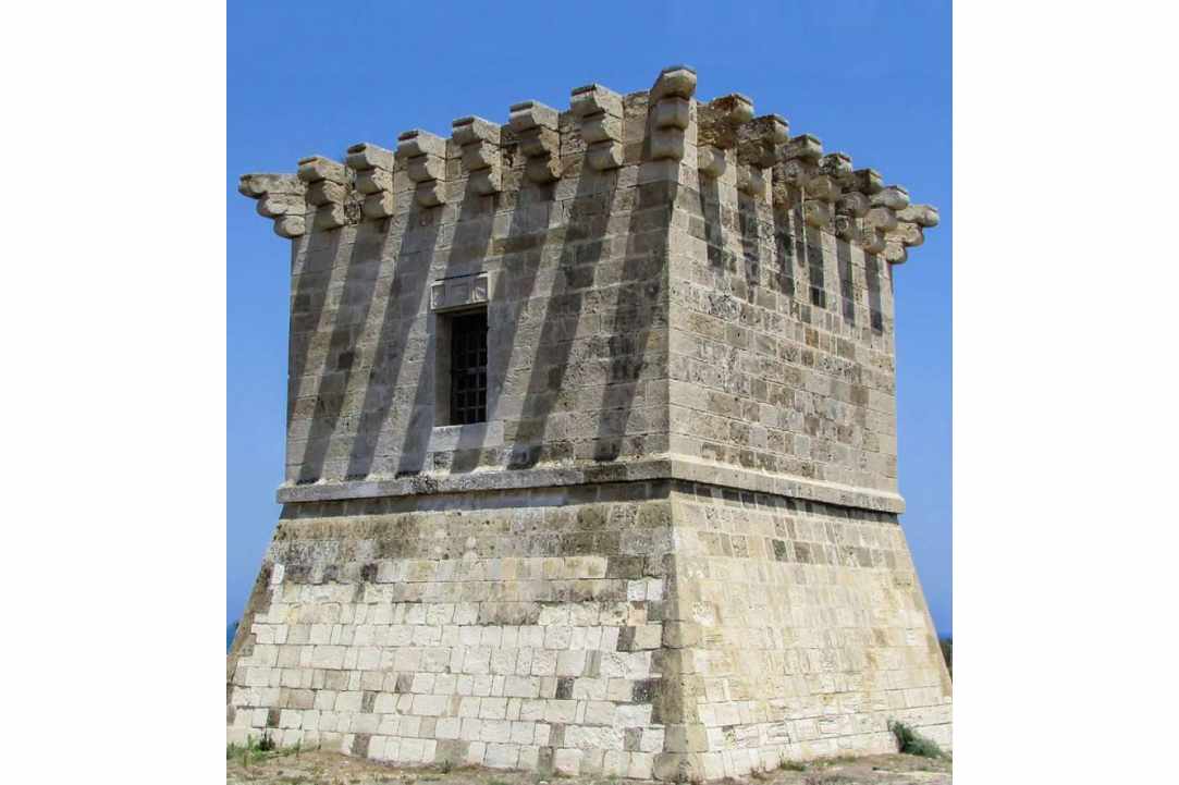 Ο Πύργος της Ρήγαινας στα παράλια της περιοχής των Περβολιών Λάρνακας