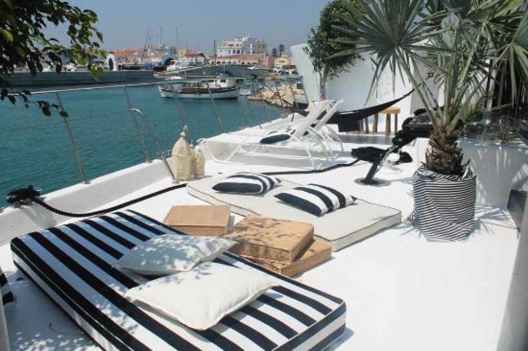 Keep Calm and BOAT PARTY with Definitive Disco at day