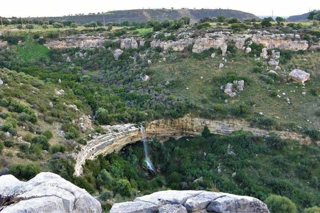 Κρεμαστός Καταρράκτης του Πραστειού-Αυδήμου