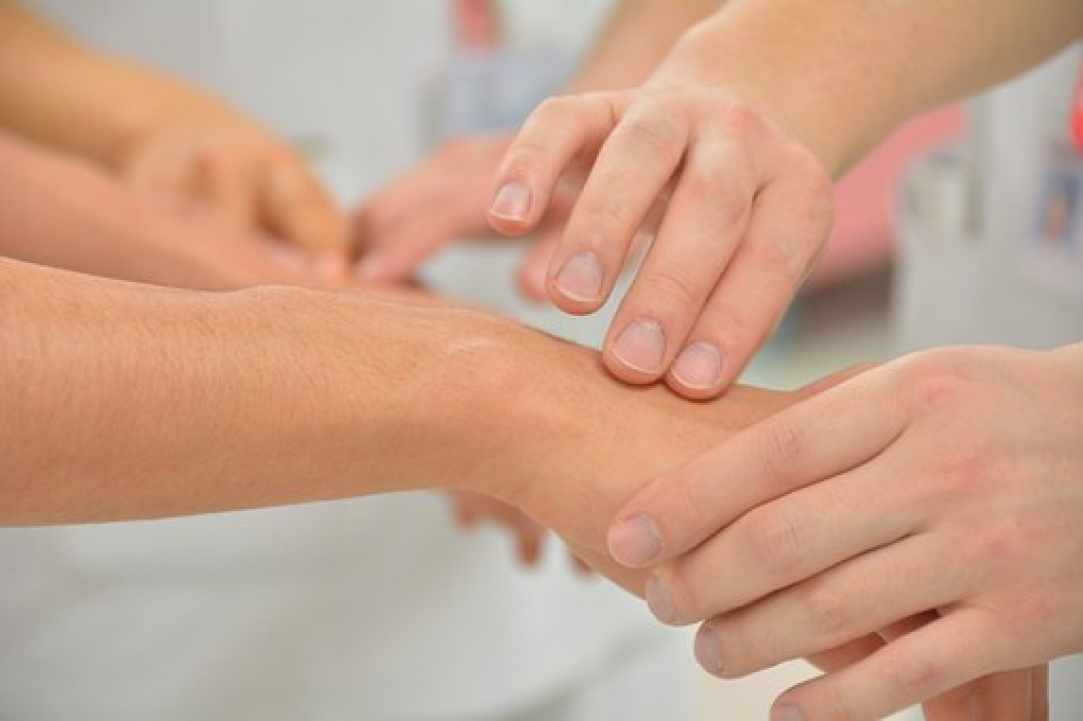 Between Cross-Collaboration and Controversy in Healthcare Delivery