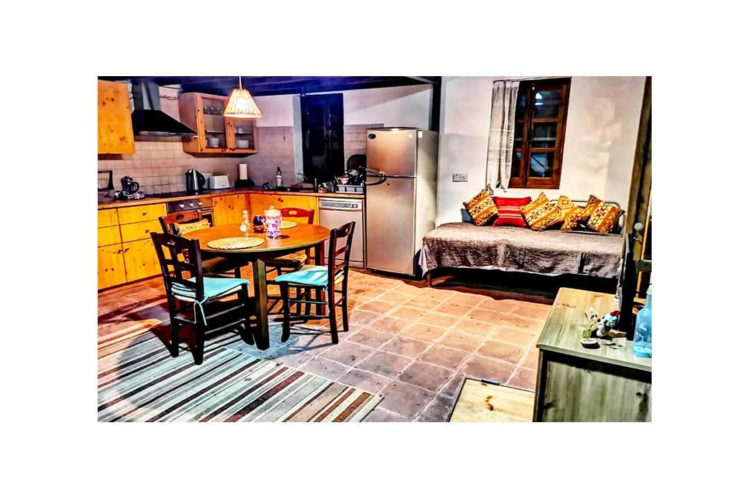 Τρείς cozy παραδοσιακές επαύλεις  στο βουνό με τζακούζι, σάουνα, cinema, BBQs σε περιμένουν για χαλάρωση και ηρεμία για αξέχαστη διαμονή