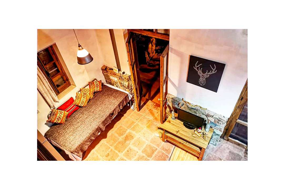 Τρείς cozy παραδοσιακές επαύλεις  στο βουνό με τζακούζι, σάουνα, cinema, BBQs σε περιμένουν για χαλάρωση και ηρεμία για αξέχαστη διαμονή