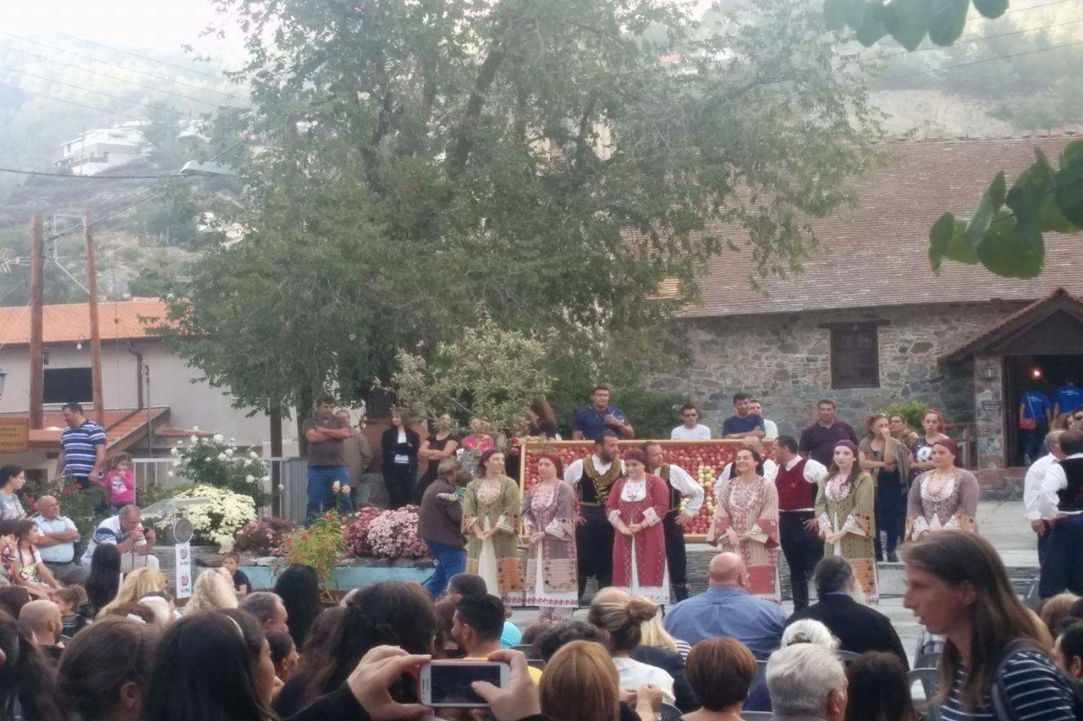 Let's go to the Apple Festival