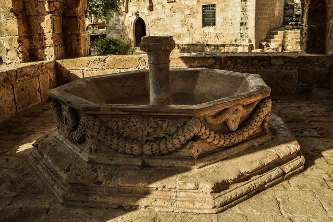 Η ιστορική εξέλιξη της Αγίας Νάπας