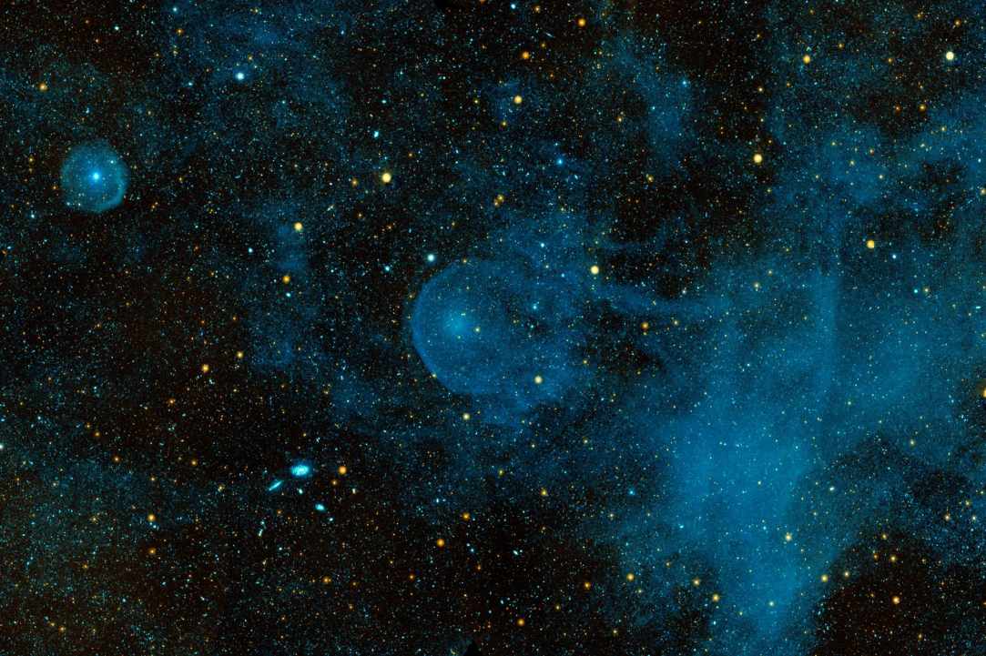 Are you interested in a space trip? A fantastic and magical walk in space?