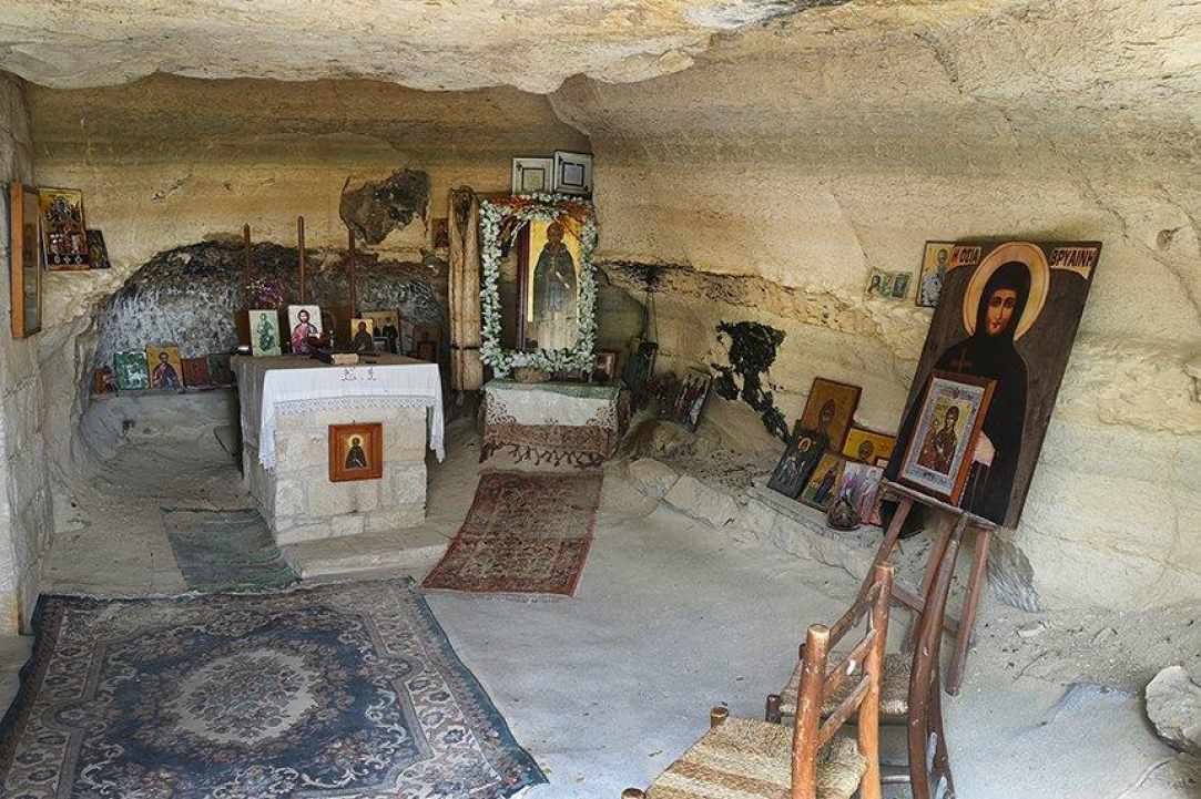 Το Σπήλαιο και Παρεκκλήσι του Οσίου Βαρνάβα